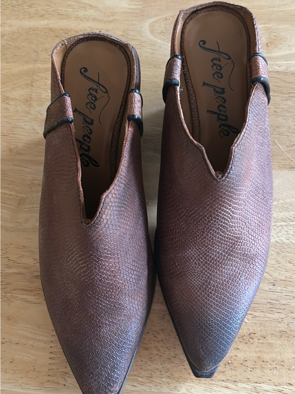 Free People women’s Brown Pointed Slip-On Loafers